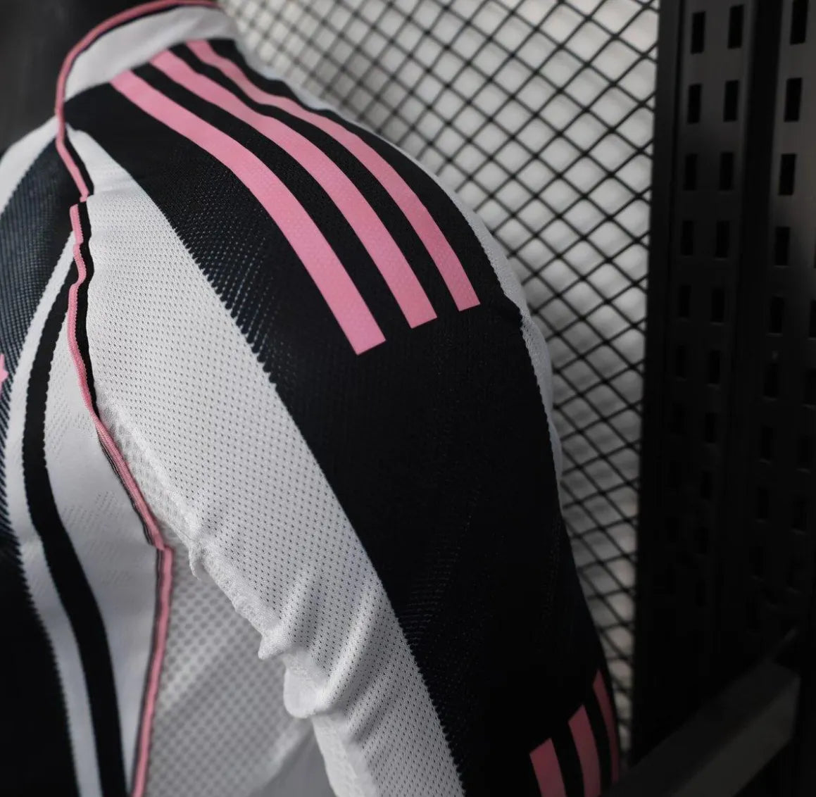 Player Version 25-26 Juventus Home Long Sleeve Jersey